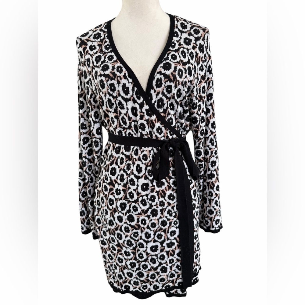 Diane Von Furstenberg x Target Floral Black White wrap Knit Dress - Picture 2 of 9